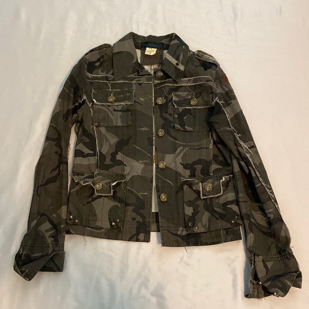 Women’s light weight jacket.